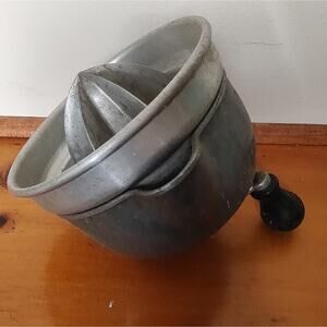 Vintage Dazey Churn Mfg Co. Speedo Juicer w/ Wood Handle